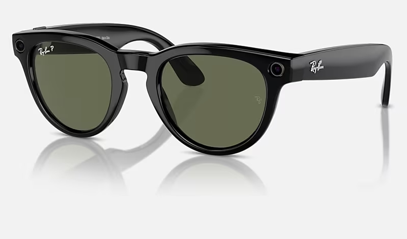 Nell'immagine gli occhiali Smart Glasses Ray-Ban Meta - Smart Marketing